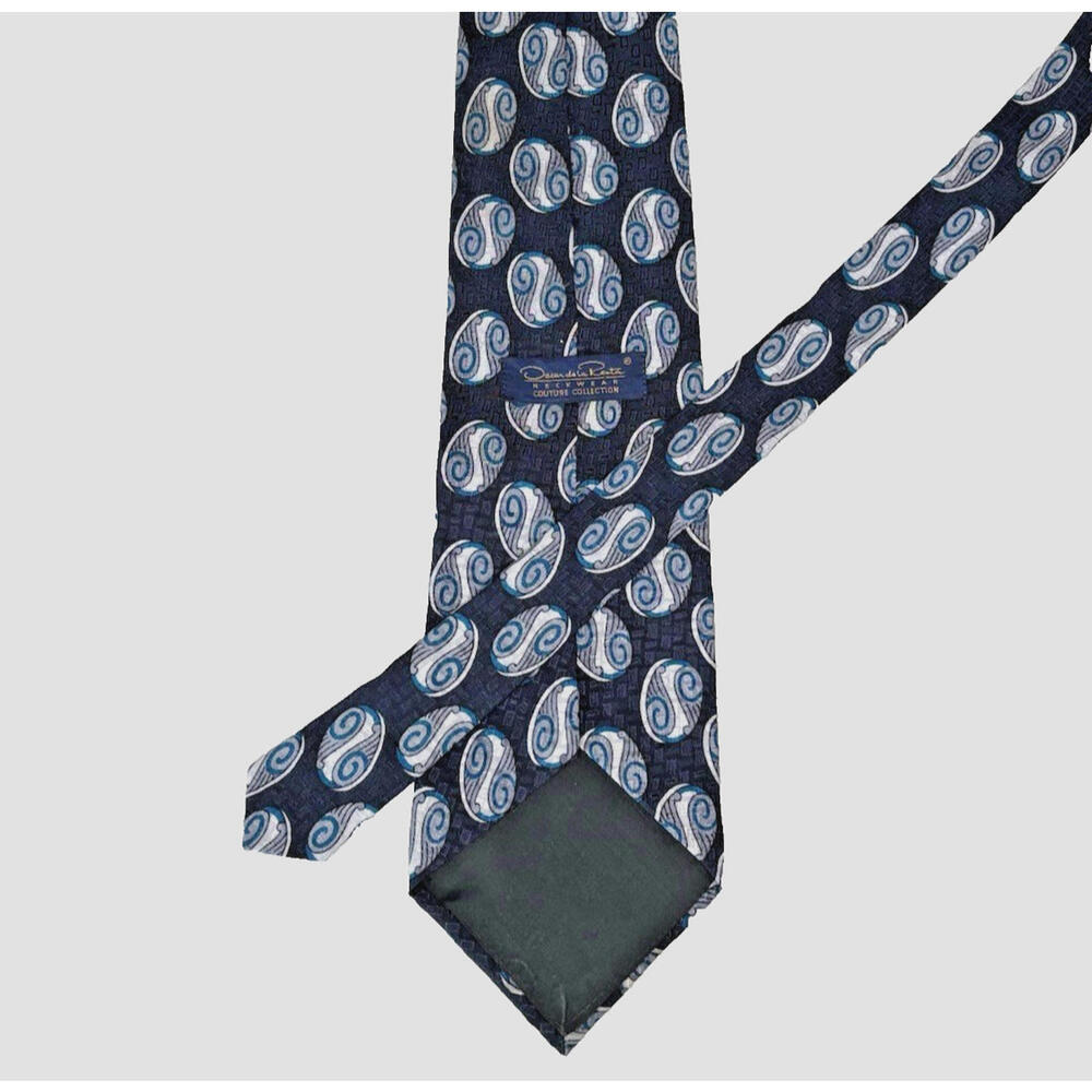 Oscar De La Renta Couture Collection Men's Silk Tie 4x58 Blue Silver Paisley EUC